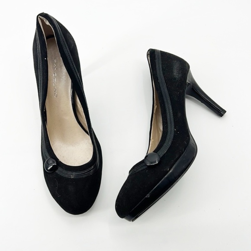 Bandolino Alexa Black Suede & Patent Leather Heel Pump - Size 6 Button Detail